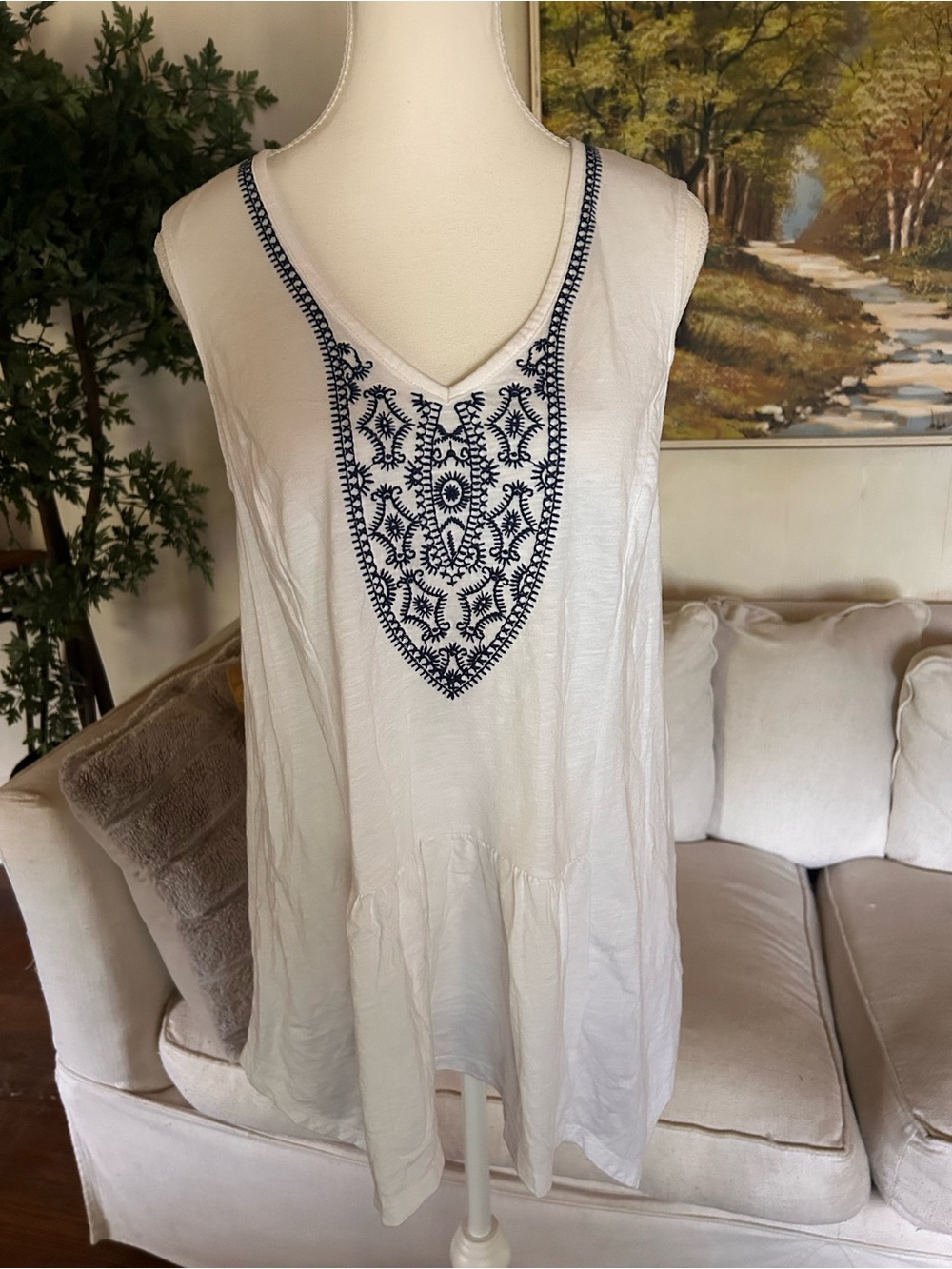 Rafaella White Sleeveless Tunic with Navy Embroidered Boho Chic Top M